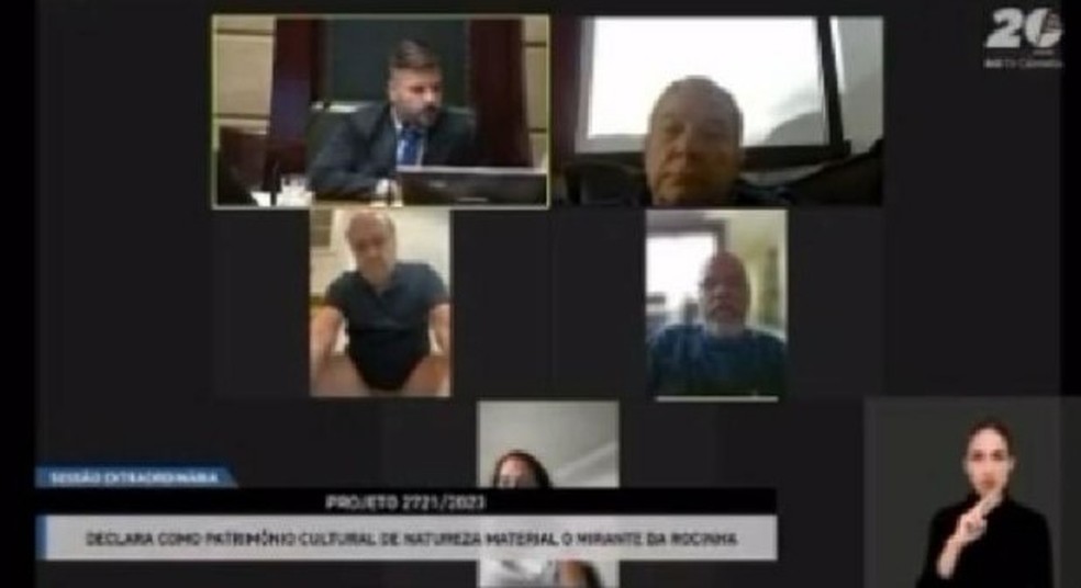 Sessão virtual da Câmara com Cesar Maia aparentemente sem calças — Foto: Reprodução