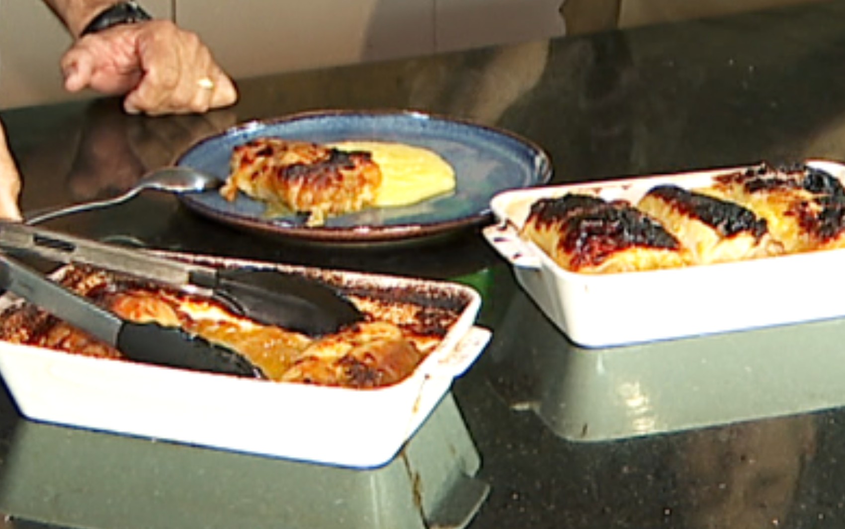 'Barato da Cozinha': aprenda a fazer sobrecoxa assada com polenta cremosa