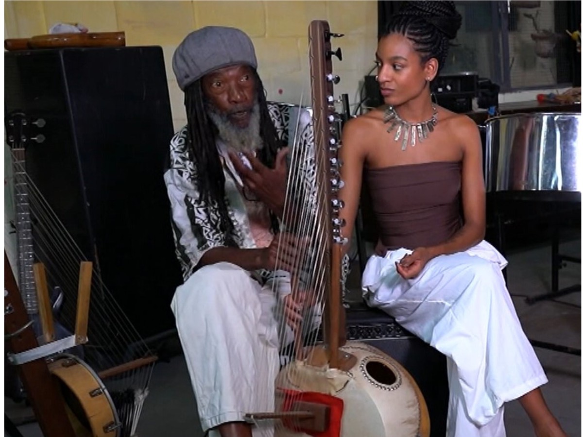 Artista de Campinas leva instrumento ancestral africano a espetáculo com Taís Araujo