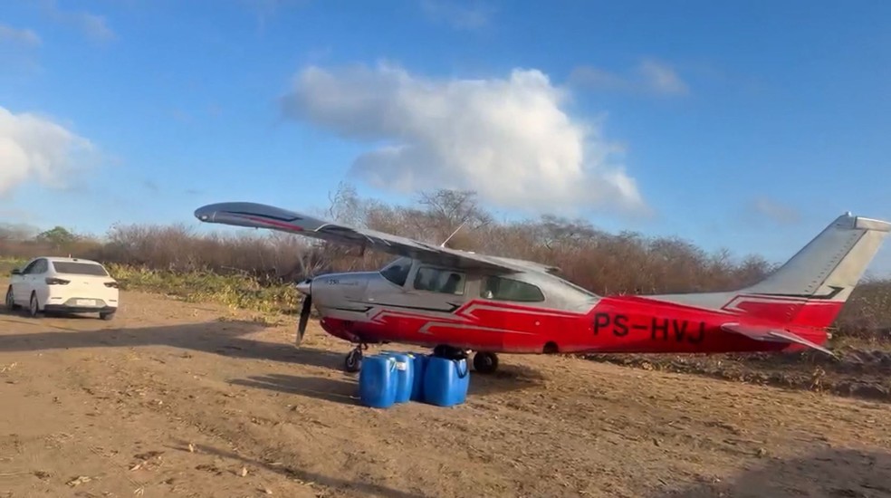 Duas aeronaves usadas para transportar drogas são apreendidas em Ibaretama, no interior do Ceará — Foto: Reprodução