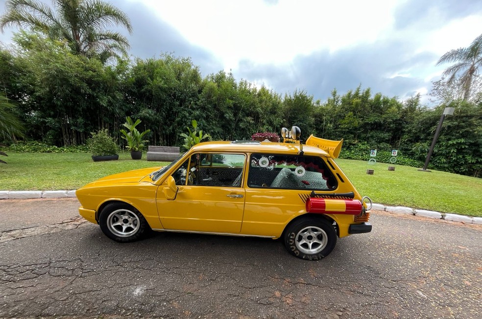Brasília amarela em memorial dos Mamonas Assassinas — Foto: Paola Patriarca/g1
