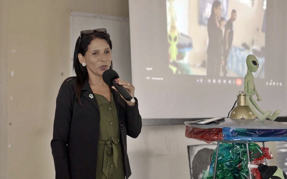 Kátia Xavier hoje trabalha dando palestras e como cuidadora de idosos — Foto: Reprodução TV Globo