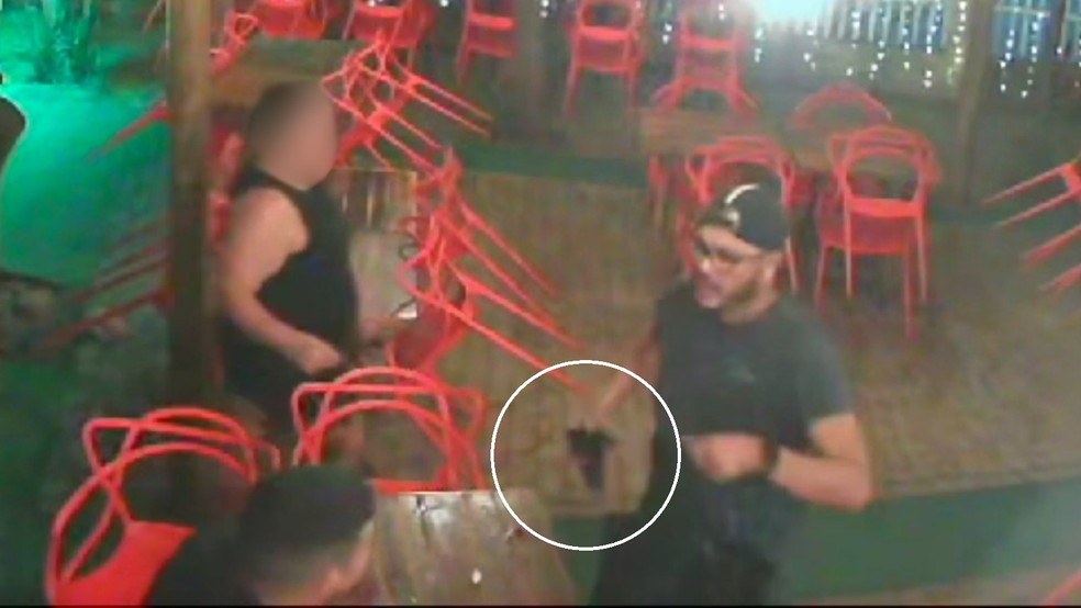 Policial penal mata homem a tiro durante briga em restaurante em Fortaleza. — Foto: Reprodução