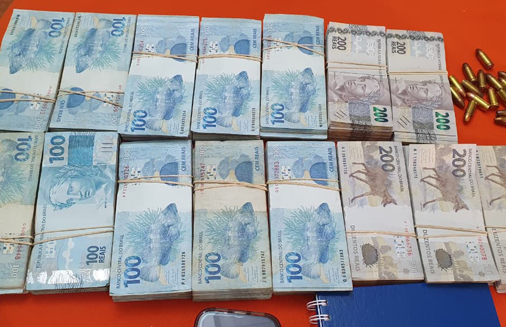 PF apreende R$ 200 mil em espécie em investigação sobre suspeita de crimes eleitorais em Franca, SP