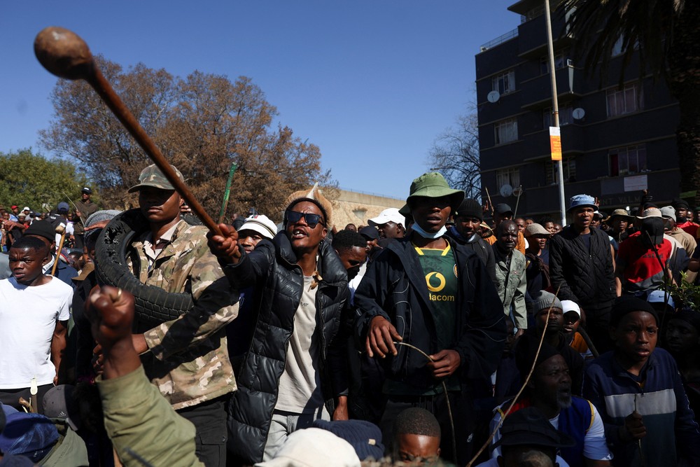 Polícia da África do Sul prende mais de 900 pessoas em manifestações contra a imigração