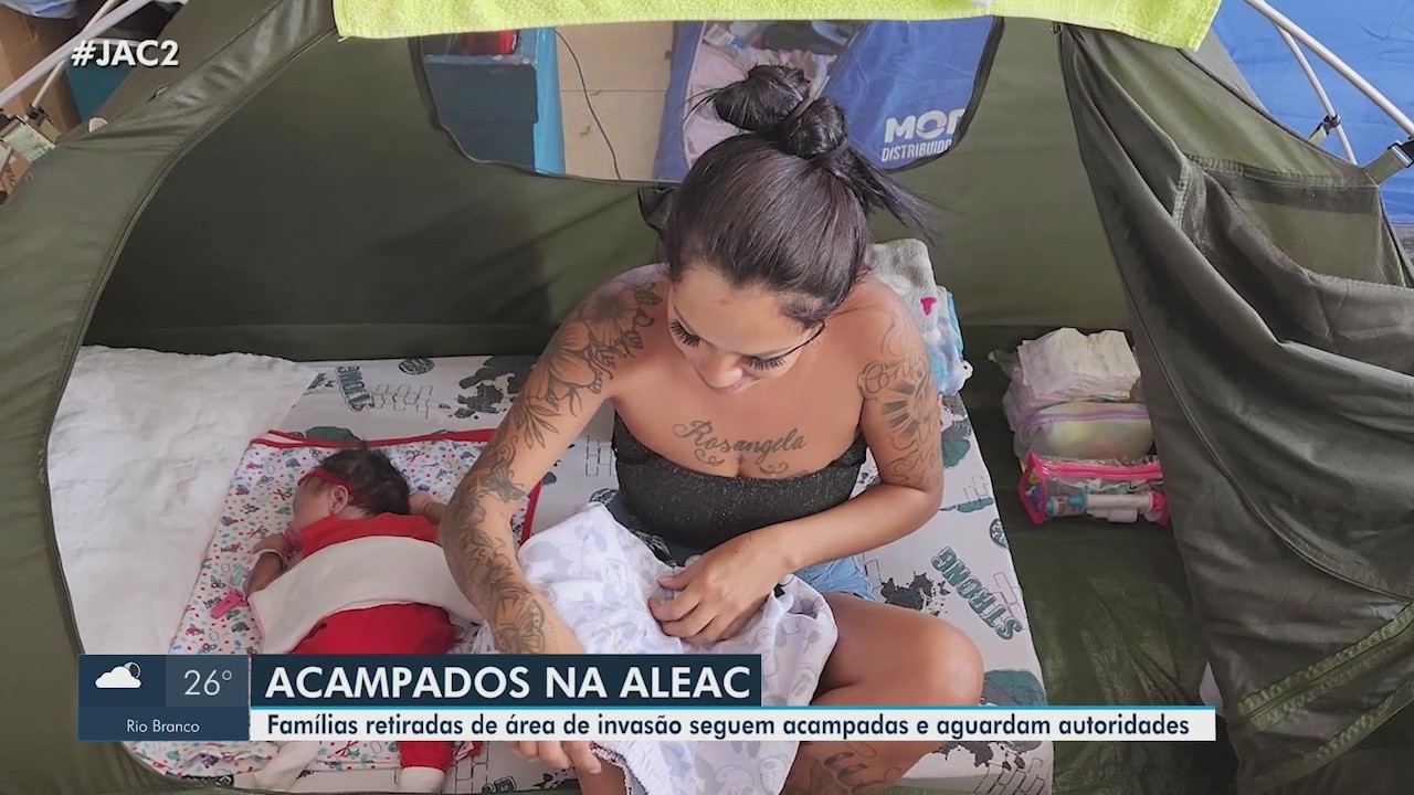 Famílias despejadas de área de invasão seguem acampadas na Aleac há quase um mês em Rio Branco 