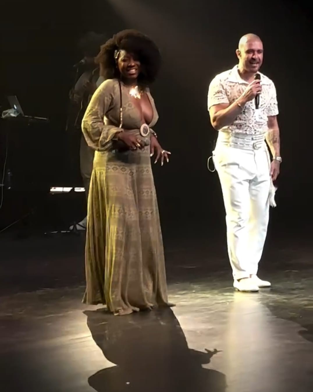 Despedida de Adriana Araújo: começa o velório da cantora em quadra de escola de samba de BH