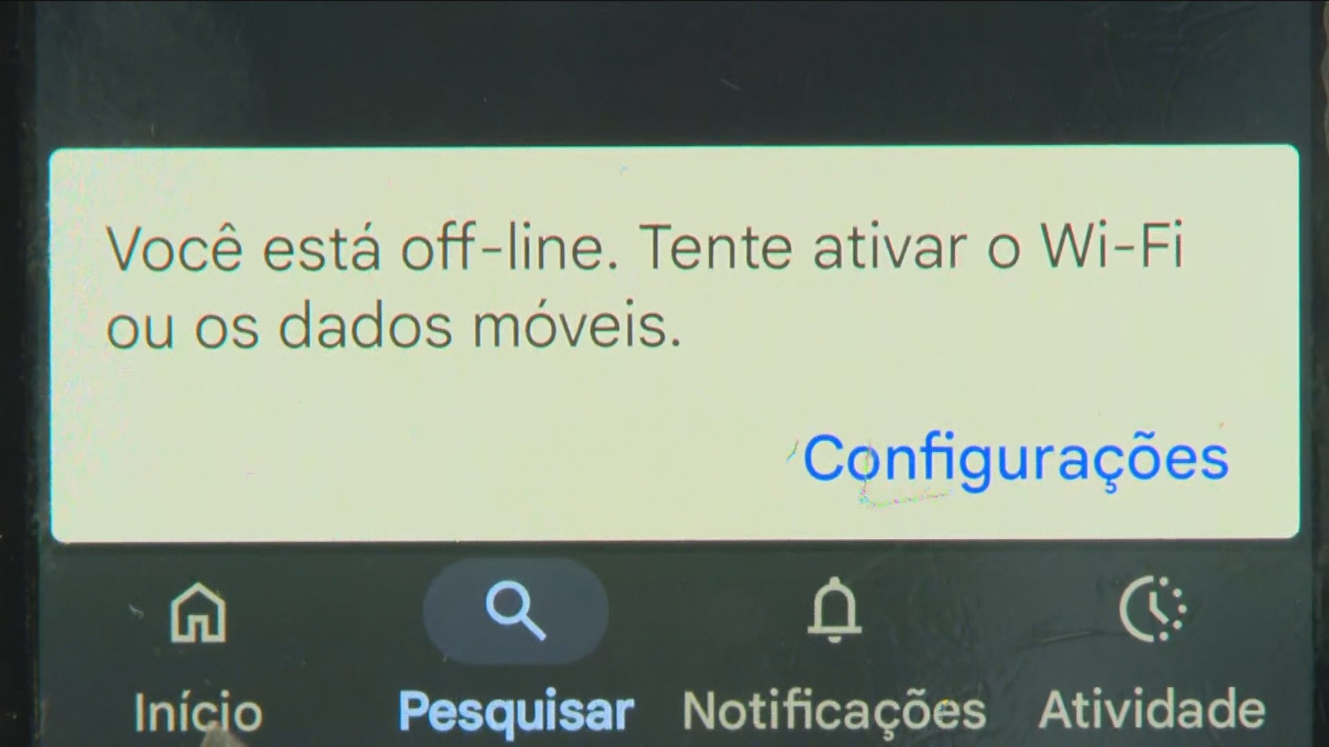 'Não temos saída', dizem moradores obrigados a usar internet controlada pelo tráfico