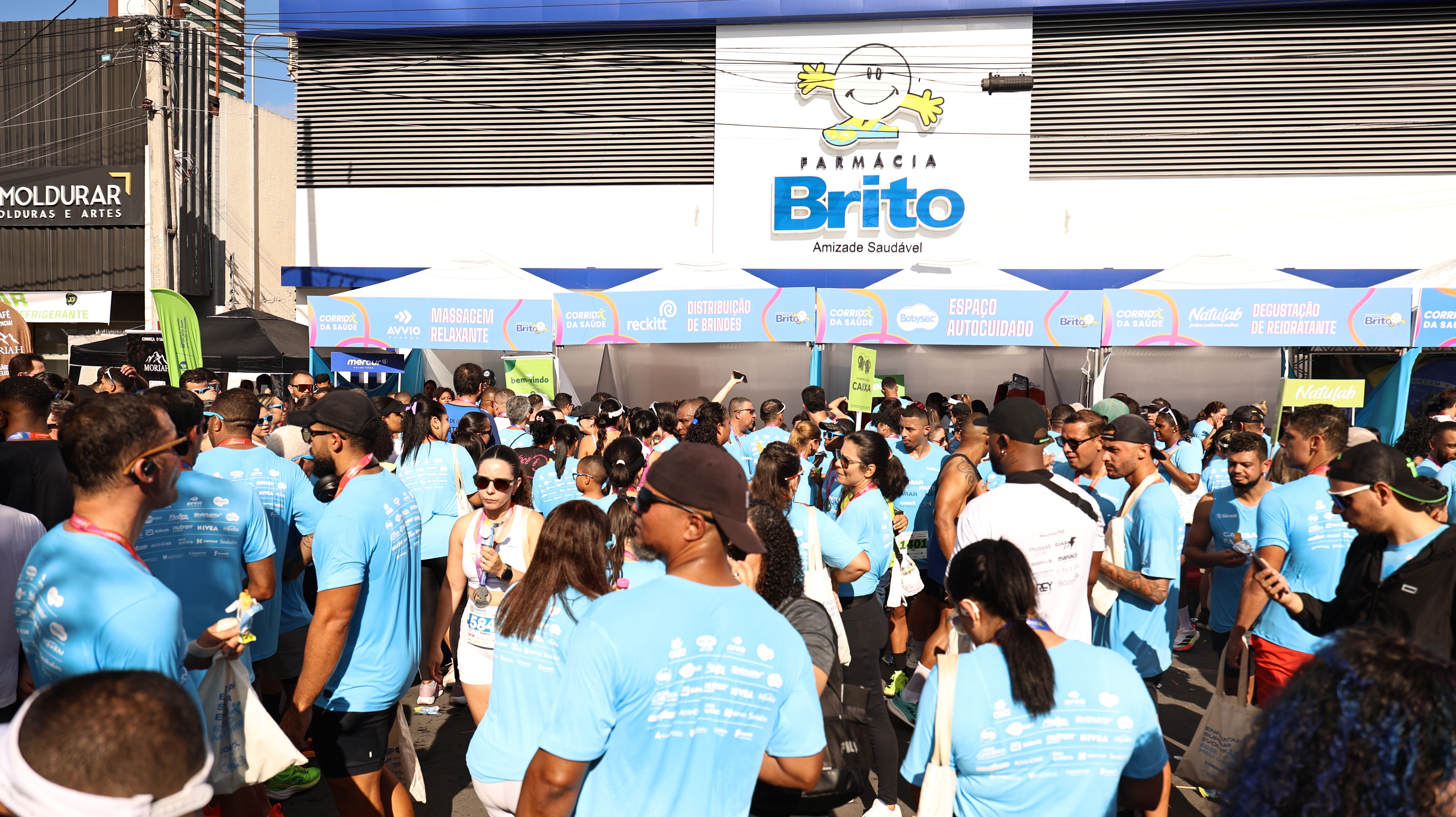 FARMÁCIA BRITO: TRÊS DÉCADAS CUIDANDO DE FEIRA DE SANTANA
COM SAÚDE E CORAÇÃO