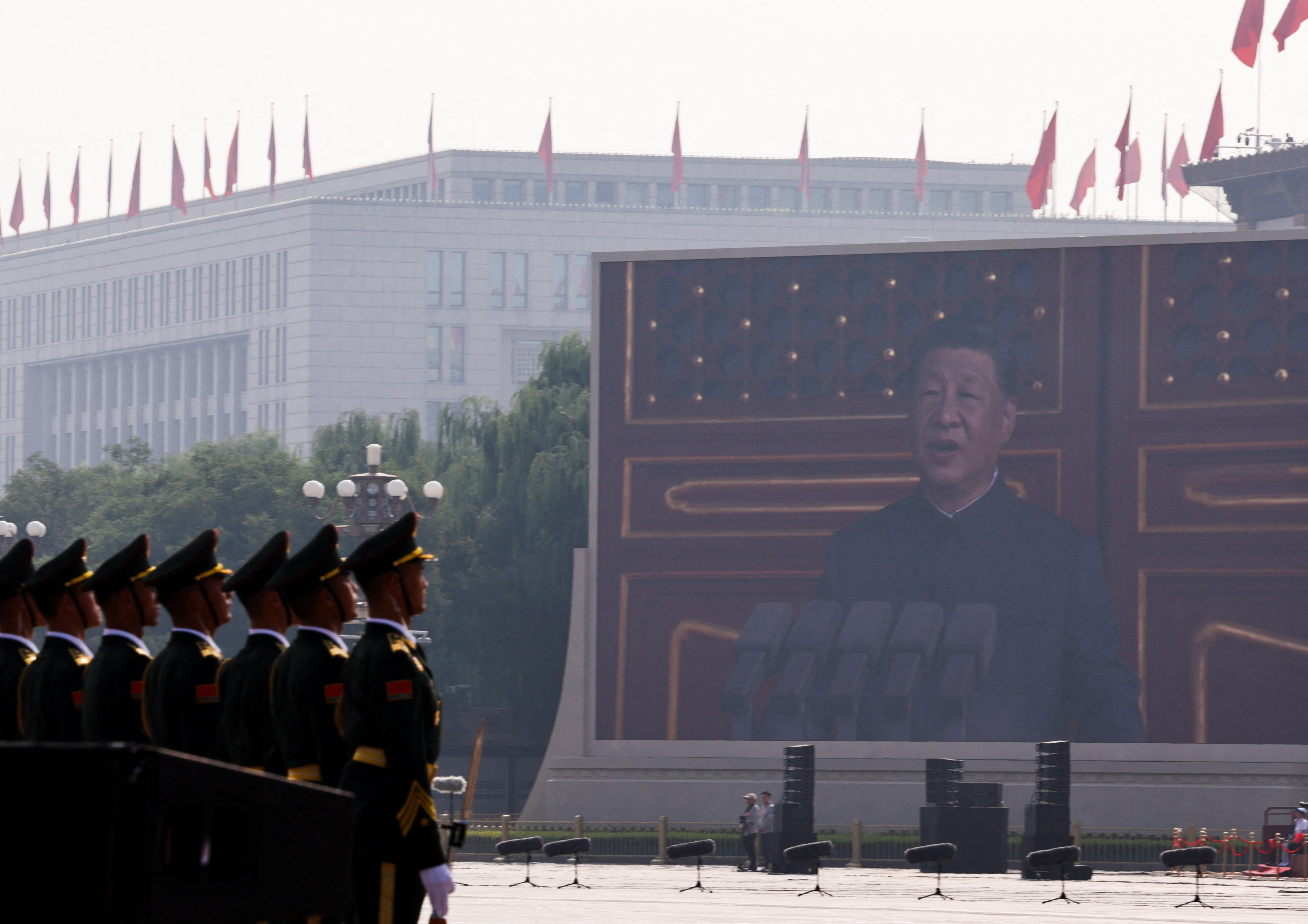 Durante discurso militar na China, Xi Jinping diz que mundo enfrenta escolha entre 'paz ou guerra' agora