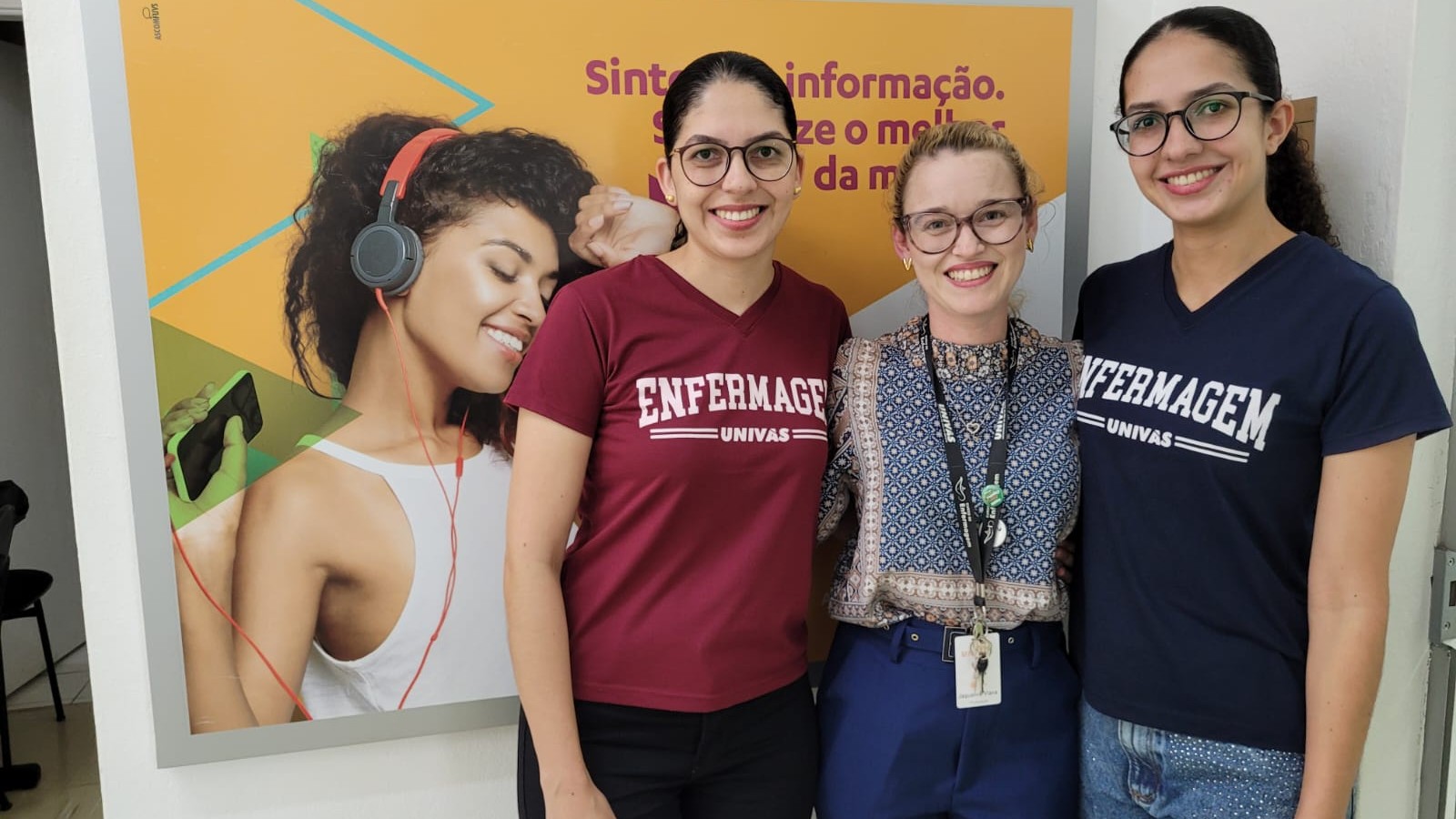 Acadêmicas levam informações sobre “Agosto Dourado” pelas ondas da Univás FM — Crédito: Divulgação