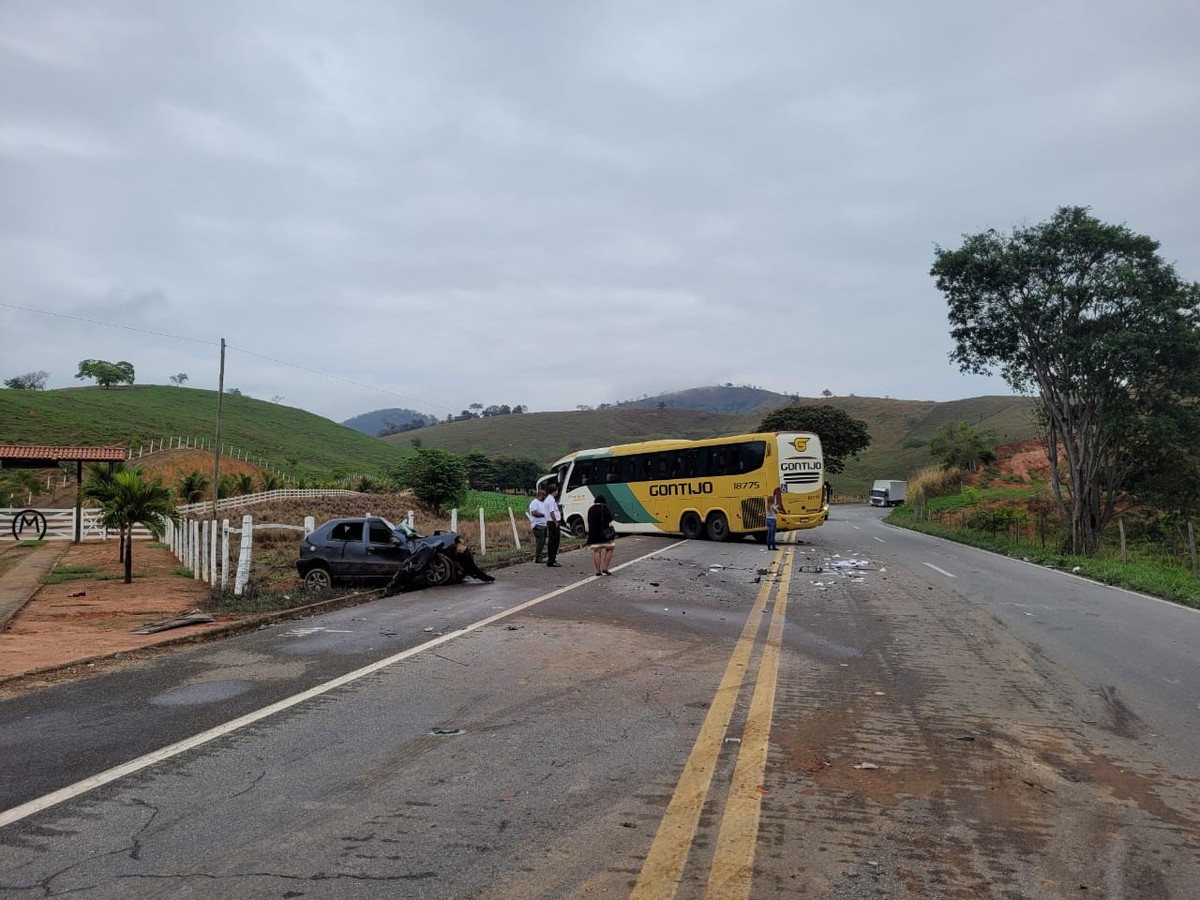 Motorista De Carro Morre Após Invadir A Contramão E Bater Em ônibus Na Br 116 Vales De Minas