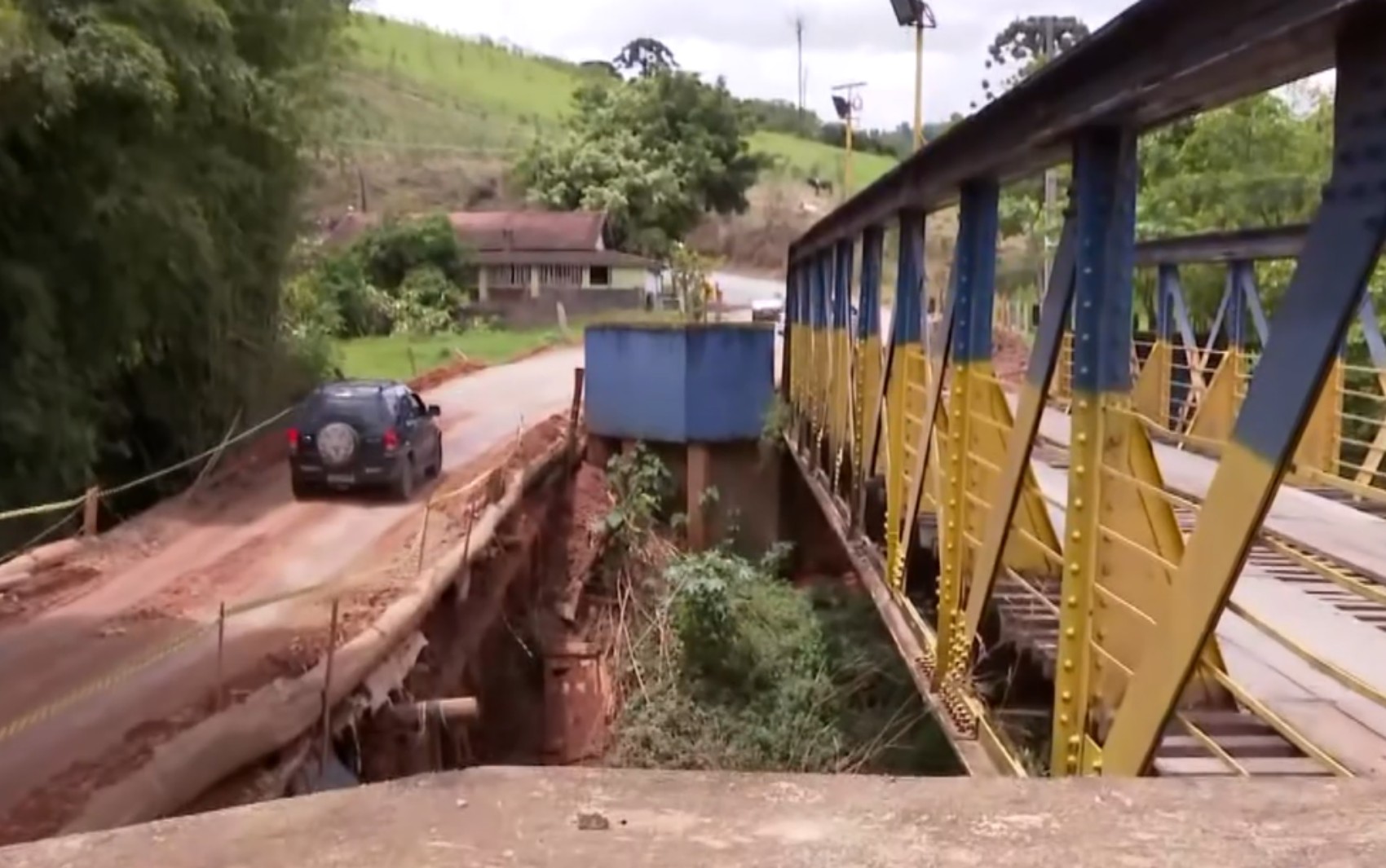 Moradores denunciam risco de desabamento em ponte que liga Munhoz, Toledo e Extrema, MG