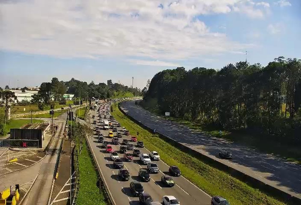 Congestionamento na rodovia Imigrantes na manhã deste domingo (29), no sentido litoral, após o pedágio de São Bernardo do Campo. — Foto: Reprodução/Ecovias