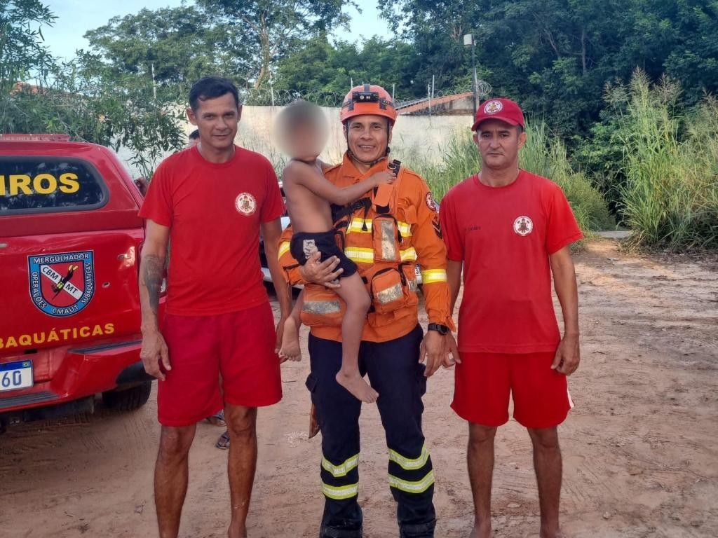 Criança de 3 anos é resgatada por bombeiros após desaparecer em área de mata em Cuiabá