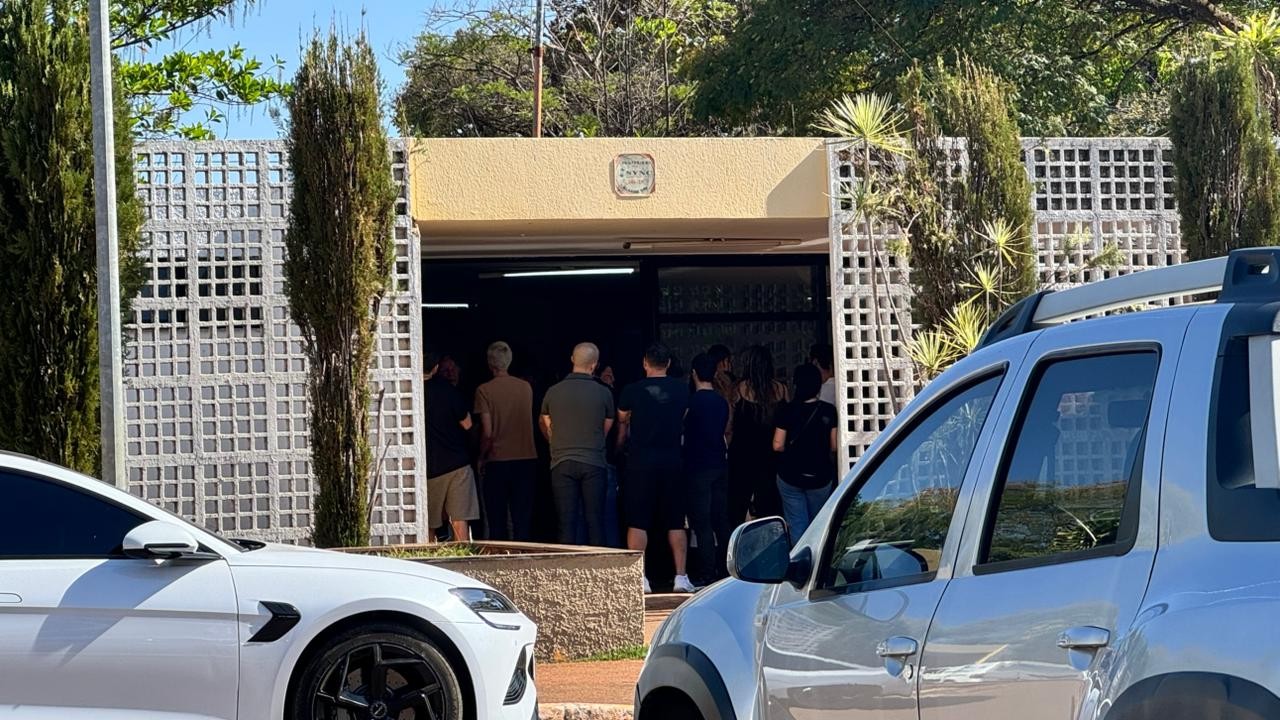 Família e amigos prestam últimas homenagens a Luiz Perillo, que morreu após receber transplante raro