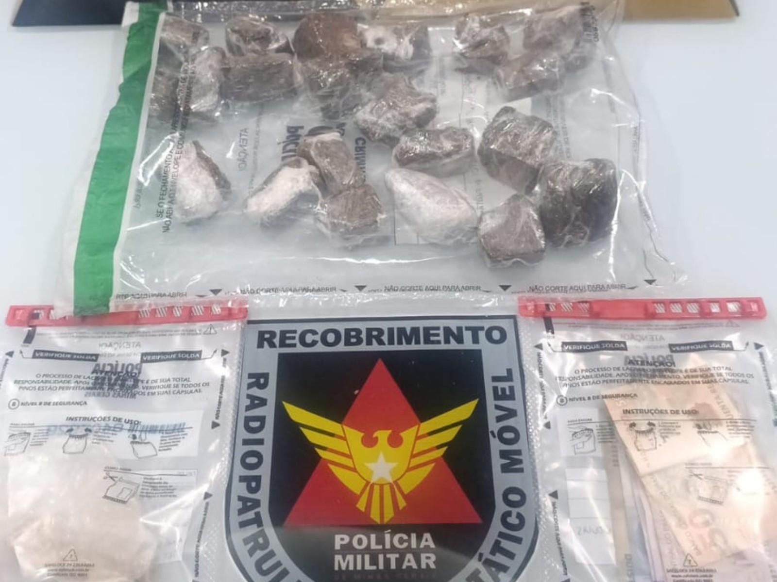 PM cerca casa, suspeitos tentam fugir e cinco são presos em Governador Valadares