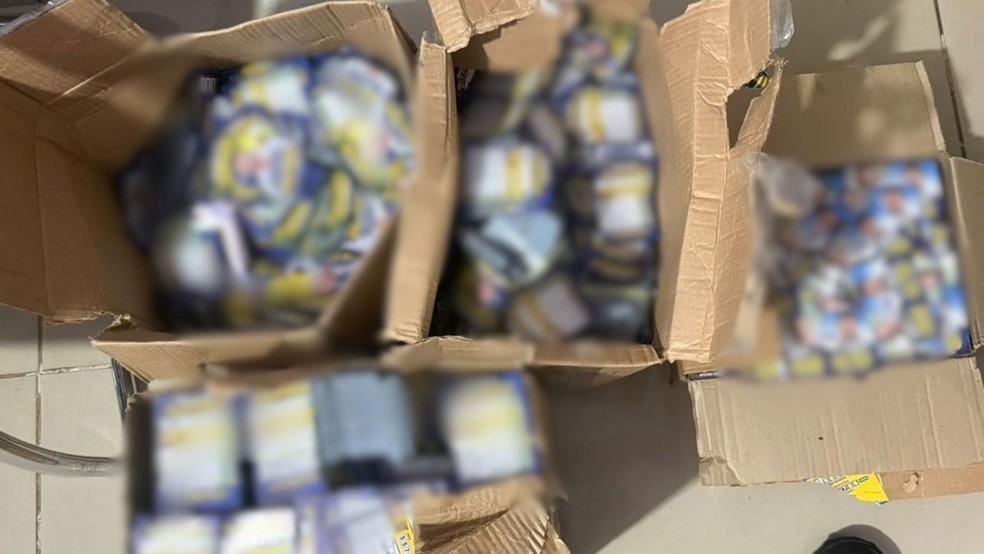1 de 1
Dupla &eacute; presa por distribui&ccedil;&atilde;o de &lsquo;santinhos&rsquo; em madrugada antes da elei&ccedil;&atilde;o em Ourinhos (SP) &mdash; Foto: Divulga&ccedil;&atilde;o/Pol&iacute;cia Militar