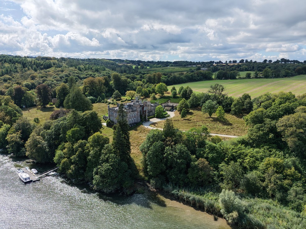 Strancally Castle, que foi recentemente comprado pelo CEO da Meta, Mark Zuckerberg, em Waterford, Irlanda, em 20 de agosto de 2026. Patrick Kenealy/Documento via REUTERS ESTA IMAGEM FOI FORNECIDA POR UM TERCEIRO. — Foto: REUTERS