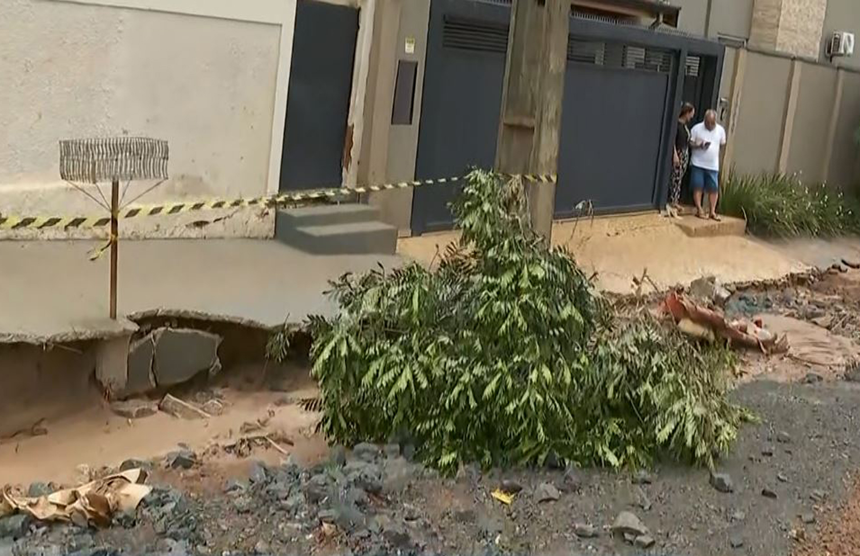 Secretário de Obras diz que 'faltou tempo' para concluir serviço em rua destruída por chuva em Barretos, SP