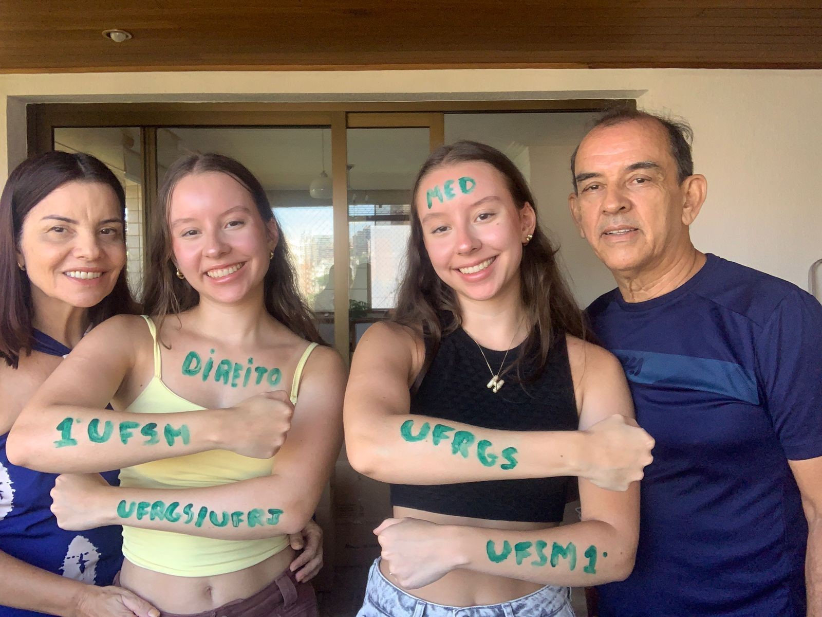 Dobradinha histórica: conheça as gêmeas que conquistaram o 1º lugar em Medicina e Direito pelo PSS no RS