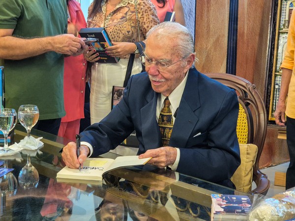 José Sarney lança coletânea com três romances em São Luís | G1