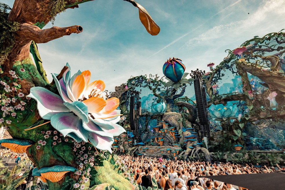 Elementos místicos que remetem à fauna e a fora estarão nos palcos do Tomorrowland Brasil em 2025 — Foto: Divulgação