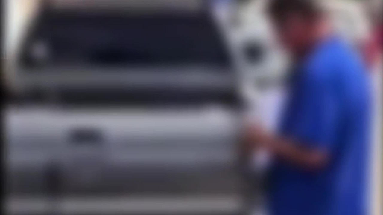 Homem é levado à delegacia após cachorro morrer enforcado em corrente dentro de carro, em Imperatriz