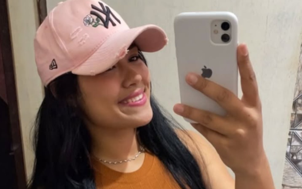 Geniane Pereira, de 20 anos, foi morta a facadas pelo pai da amiga no meio da rua em Pontal, SP — Foto: Arquivo pessoal
