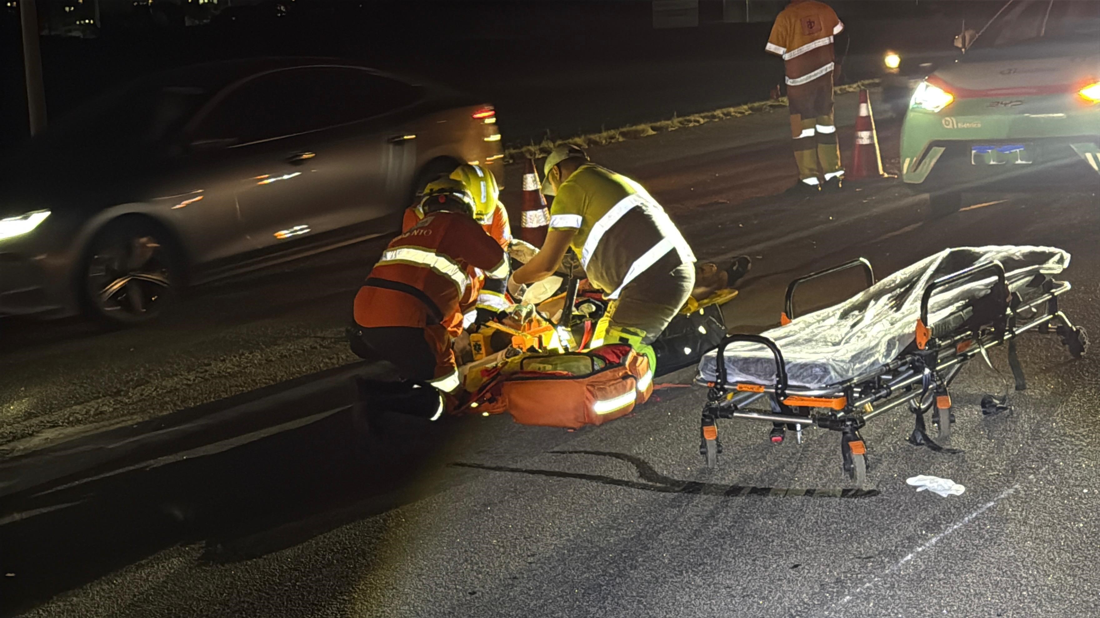 Mãe morre e filho é socorrido em estado grave após serem atropelados por caminhão em rodovia de Indaiatuba