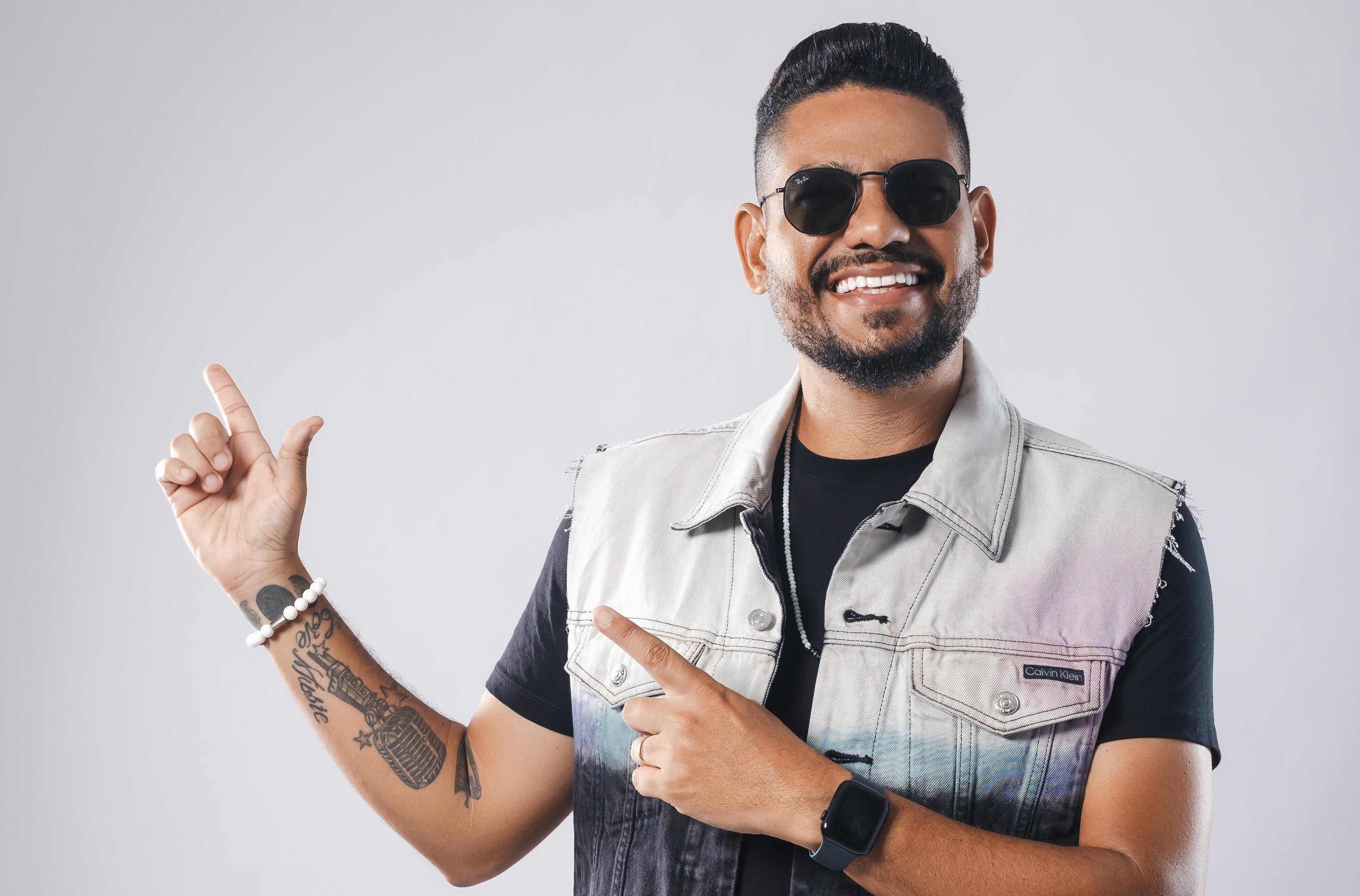 
Ilha do Amor: Nego Noronha grava primeiro DVD no Forte dos Remédios