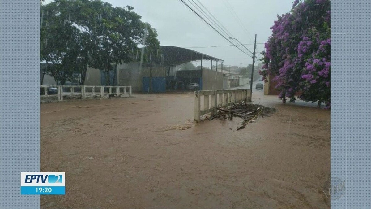 Chuva Alaga Ruas E Causa Enchentes Em Pelo Menos Duas Cidades Do Sul De