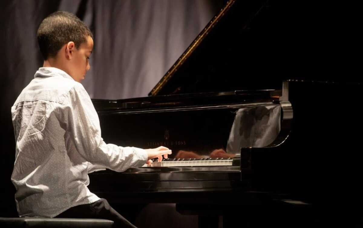 VÍDEO: Aos 11 anos, pianista mineiro conquista pódios em concursos de música clássica