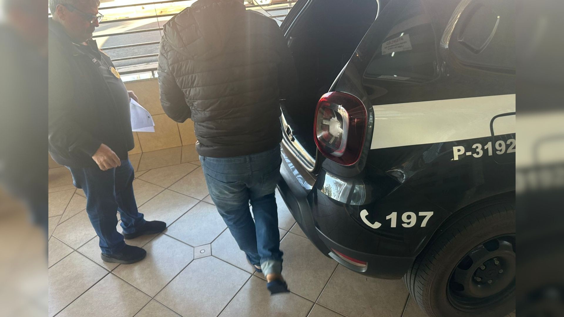 Suspeito é preso após ir ao local de trabalho da ex-companheira e fazer ameaças de morte