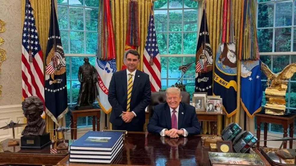 Flávio Bolsonaro defendeu designação do PCC e do CV como organizações terroristas no encontro com Trump — Foto: Reprodução/Instagram/@flaviobolsonaro