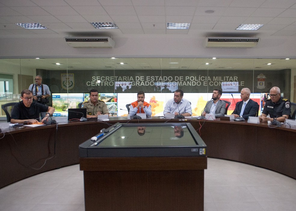Cl&aacute;udio Castro faz reuni&atilde;o com secret&aacute;rios ap&oacute;s temporal no RJ &mdash; Foto: Rafael Nascimento/g1 Rio