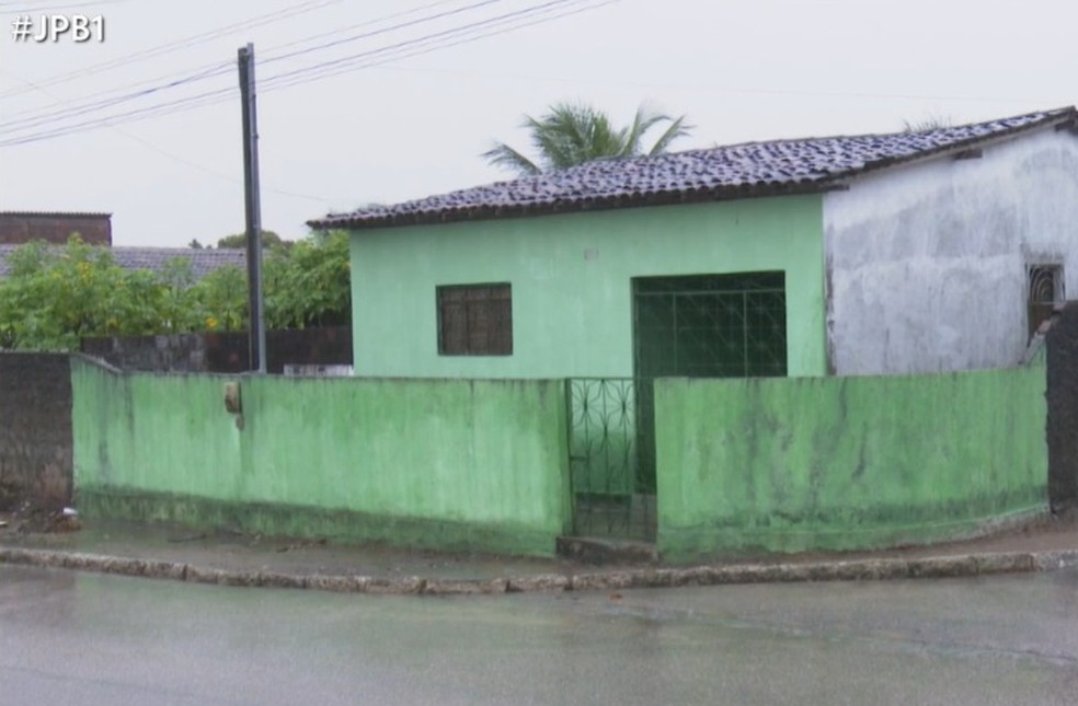 Casa em que os trabalhadores estavam abrigados em Bayeux — Foto: Reprodução/TV Cabo Branco