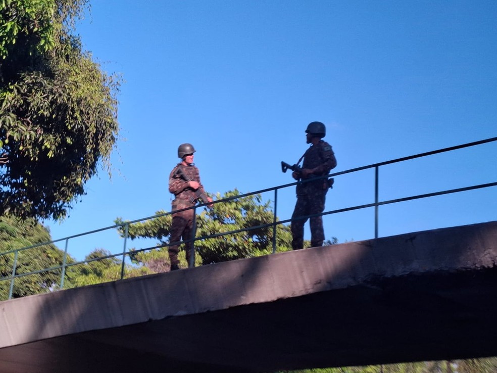 Soldados em passarela no Aterro do Flamengo durante a cúpula do G20 — Foto: Cristina Boeckel/ g1