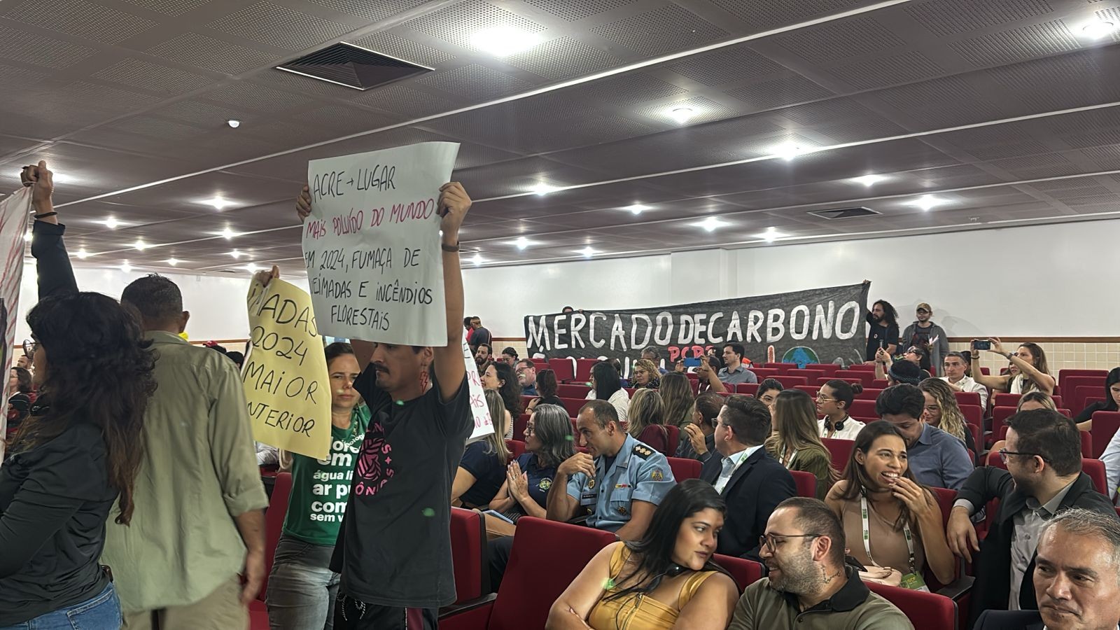 Durante reunião da GCF, protesto interrompe fala do governador Gladson Camelí e manifestantes são retirados