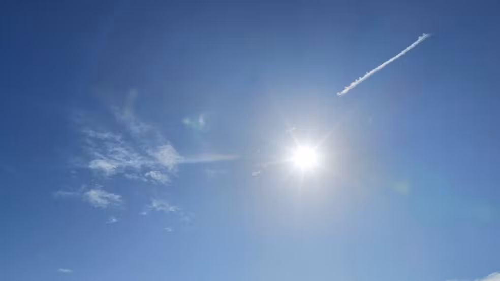 Sol no Centro do Rio de Janeiro, cidade mais quente do país por dois dias seguidos — Foto: Reprodução/ TV Globo
