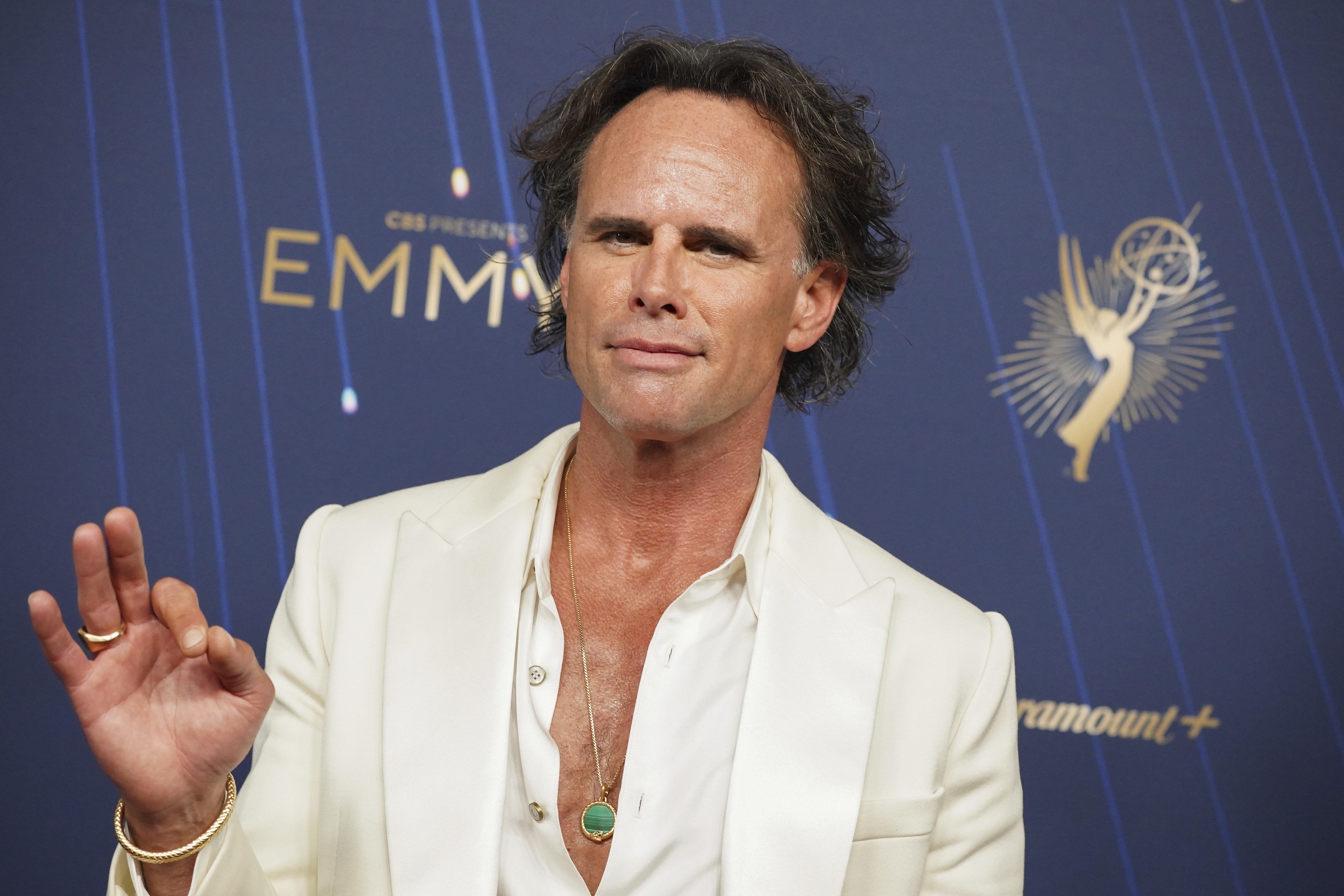 Emmy 2025: Artistas chegam ao tapete vermelhor; FOTOS