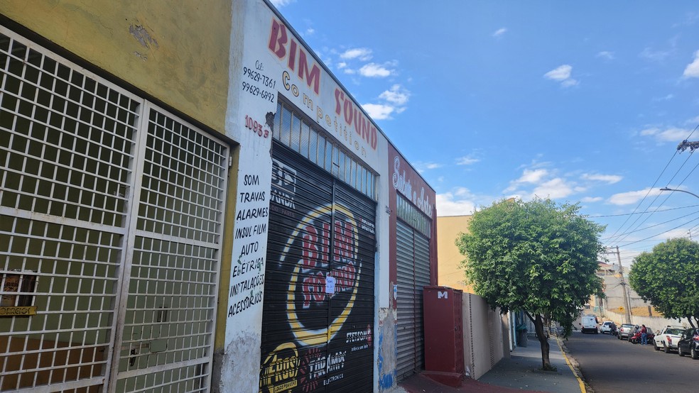 Mecânico morre após macaco hidráulico ceder e carro atingir sua cabeça em Presidente Prudente (SP) — Foto: Leonardo Bosisio/g1