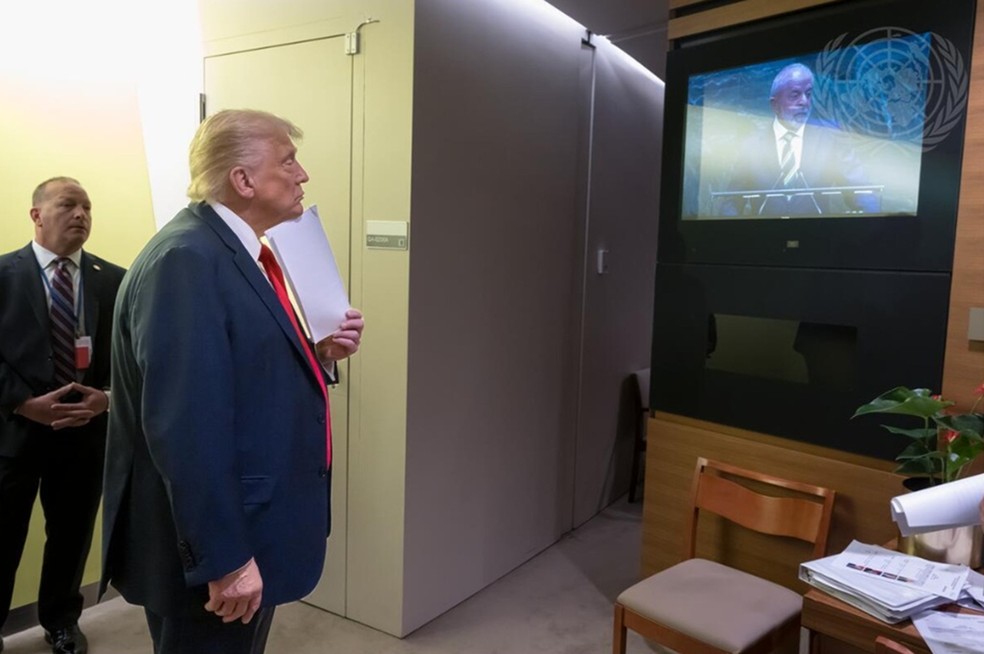 ONU divulgou foto de Trump assistindo a discurso de Lula em assembleia geral — Foto: Reprodução