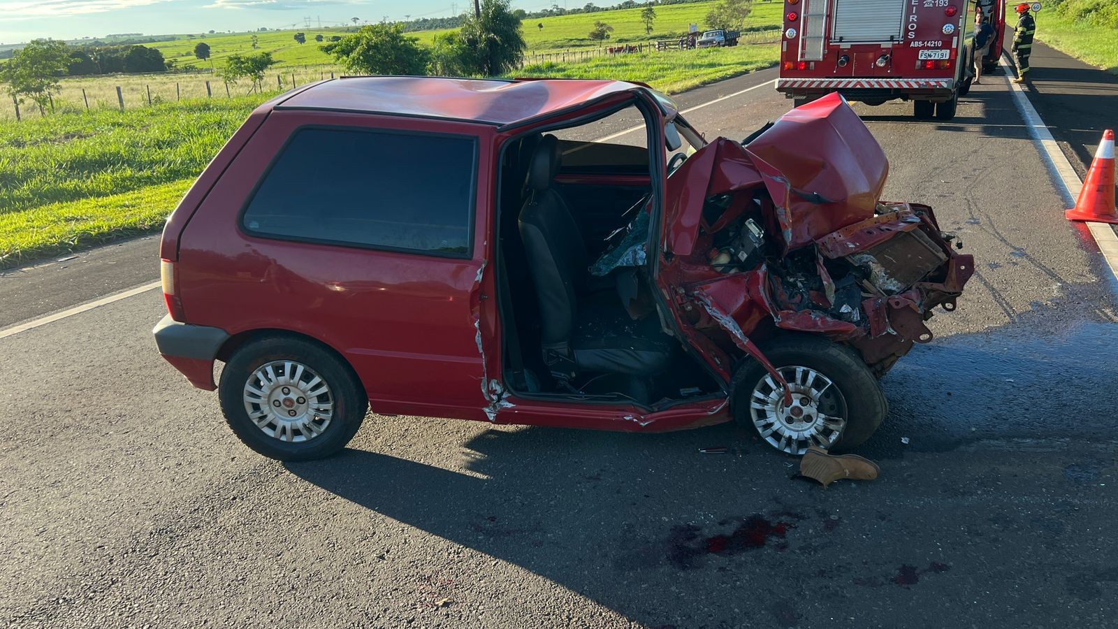 Batida entre carro e van deixa homem gravemente ferido em rodovia de Marabá Paulista