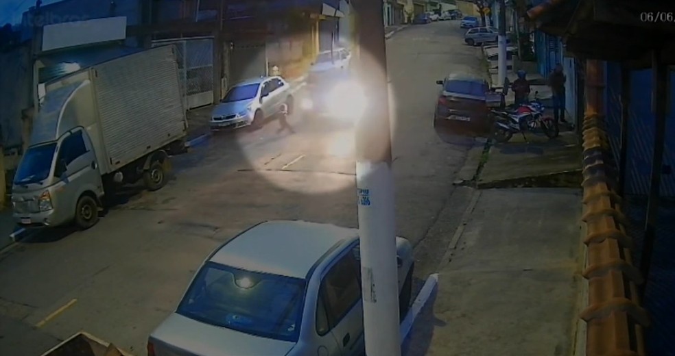 Criança de 3 anos é atropelada em São Mateus — Foto: Reprodução/TV Globo