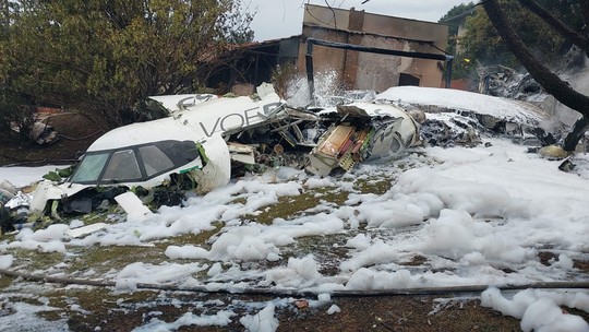 VÍDEOS: Avião cai em Vinhedo, no interior de SP | Campinas e Região | G1