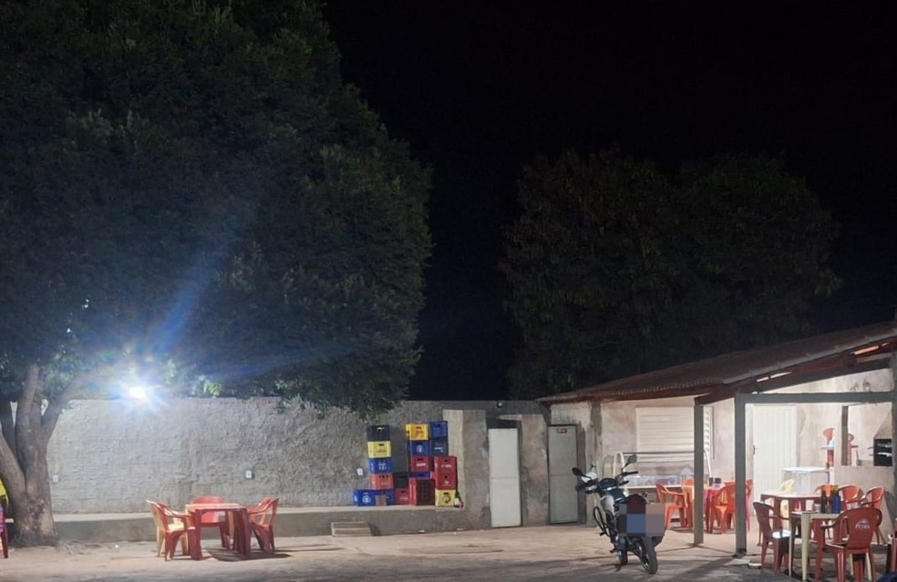 Suspeita de matar companheiro a tiros em bar no PI é presa ao se apresentar à polícia; mulher alegou que sofria agressões constantes — Foto: PM-PI