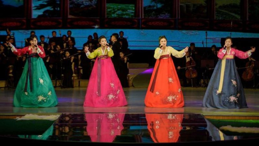 As artes criativas são rigidamente controladas na Coreia do Norte – e são vistas como pouco mais do que propaganda — Foto: Getty Images via BBC