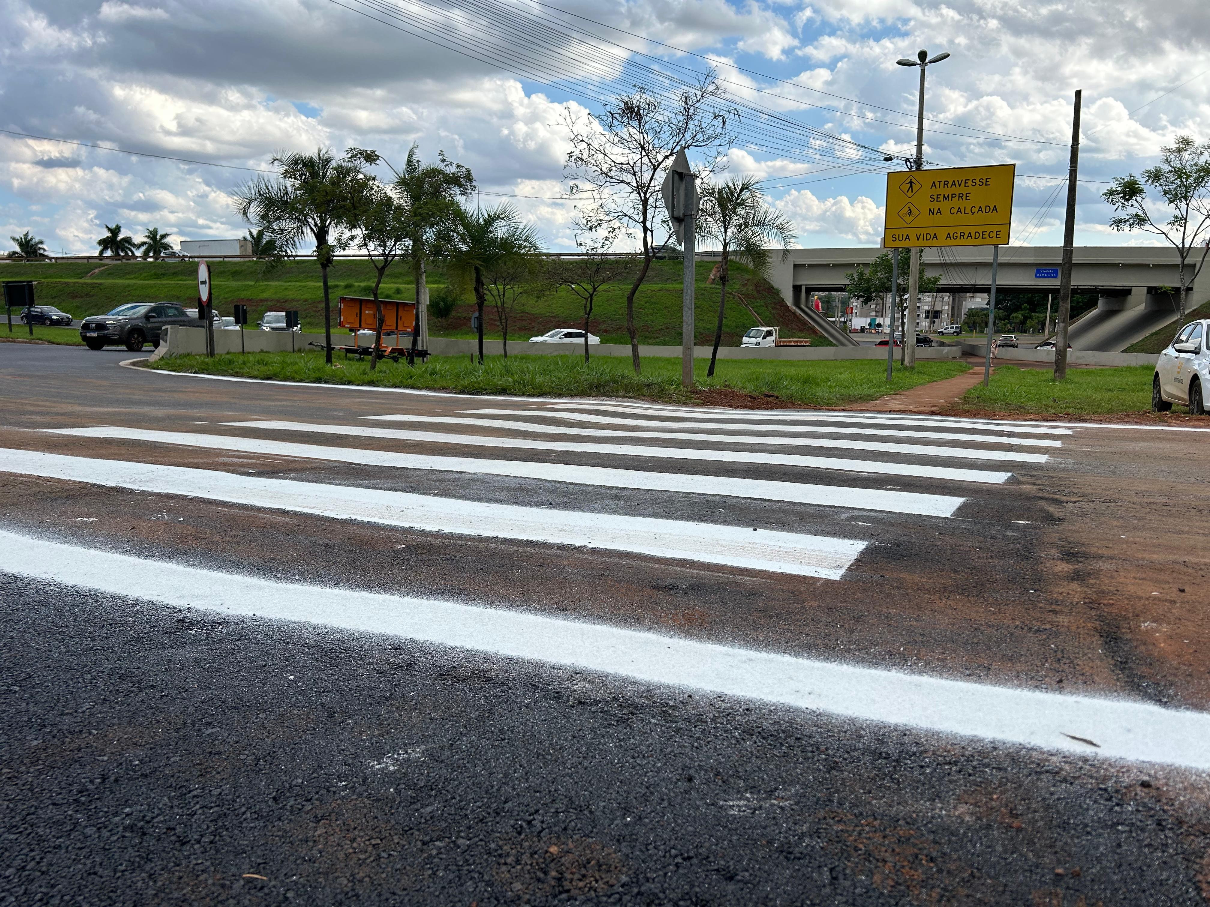 Rotatória na Avenida Braz Olaia Acosta é liberada em Ribeirão Preto, SP, após reparo no asfalto