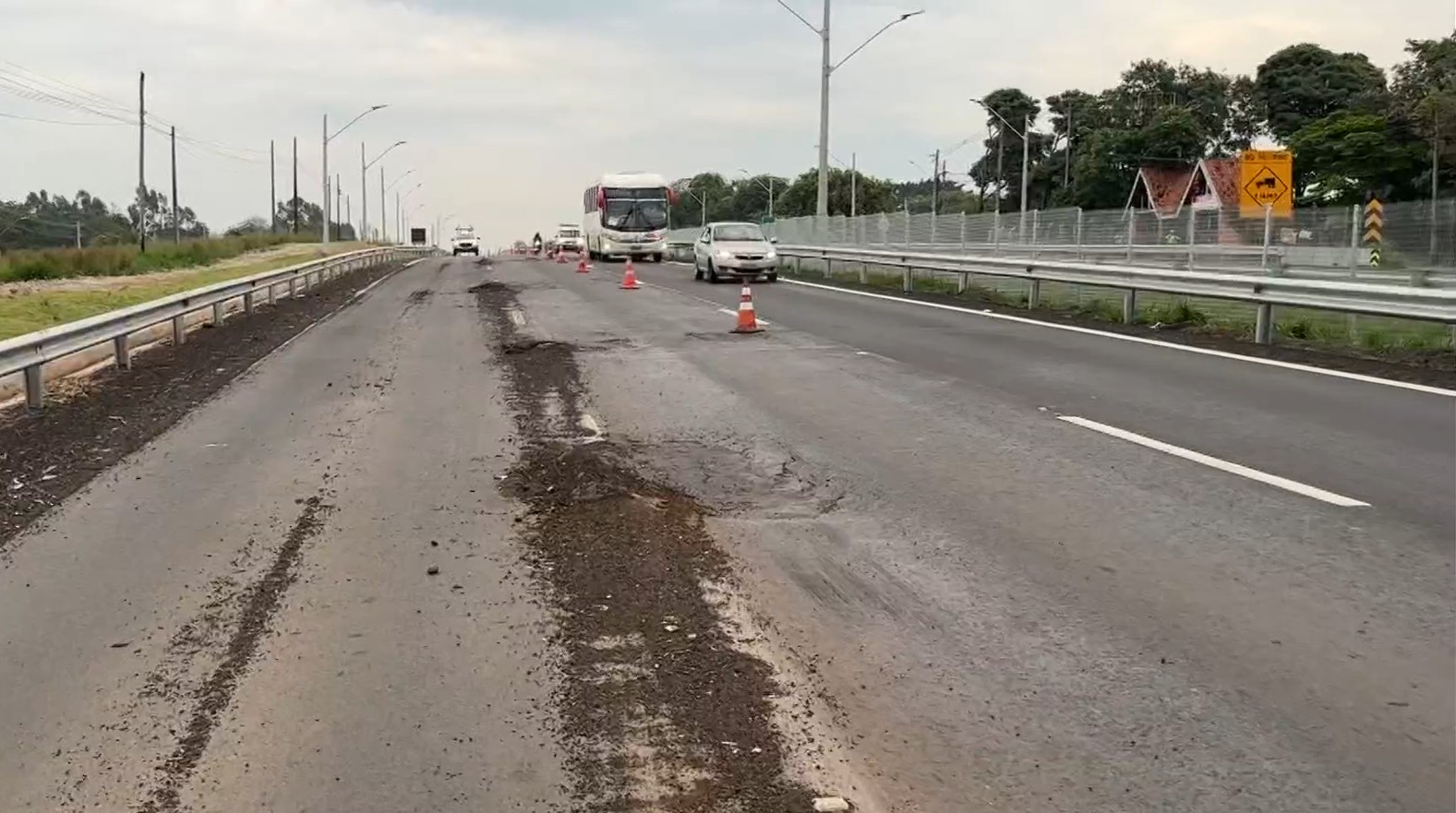 Moradores reclamam de acidentes por buracos na SP-304 em Piracicaba; motociclista morreu
